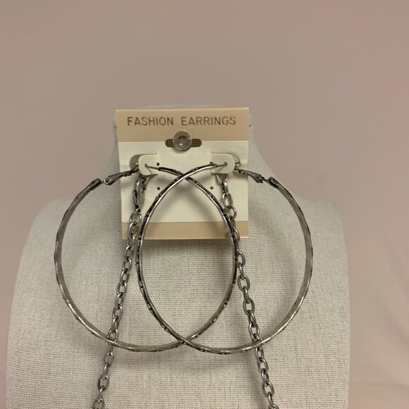 Fashion Jewelry Set Silver-Tone Hammered Neckline Chocker and Pierced Earring - Picture 2 of 3